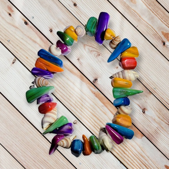 Bright, multi-colored rocks and shells on a stretchy bracelet - Picture 10 of 10